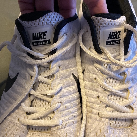 Nike men’s US 13 AirMax2017 white/black sneakers - Picture 2 of 8